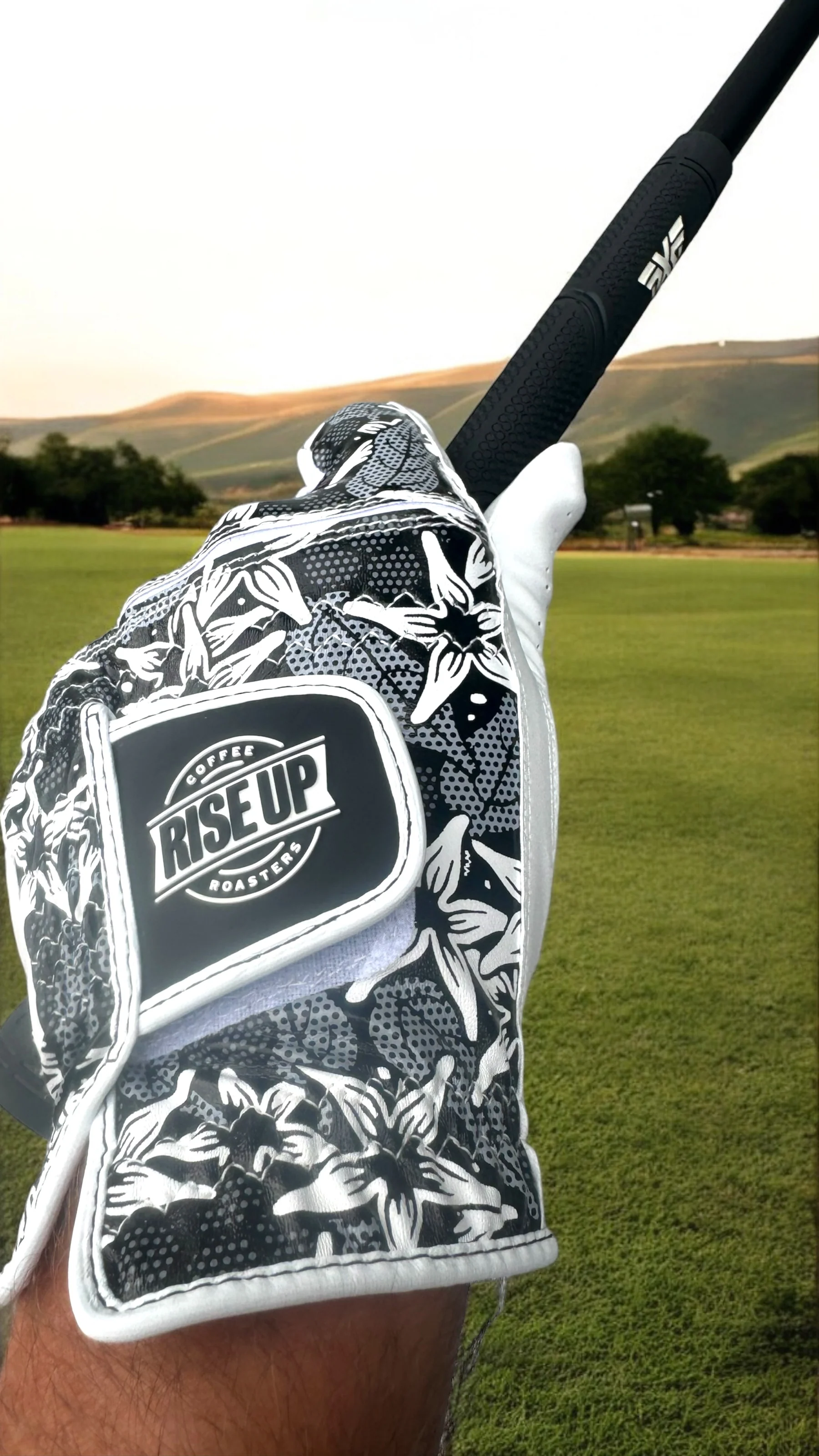 Online Exclusive: Rise Up Golf Glove - Image 3